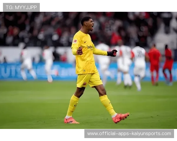 曼联门将怒骂队友无脑防守，嘴型清晰上热搜