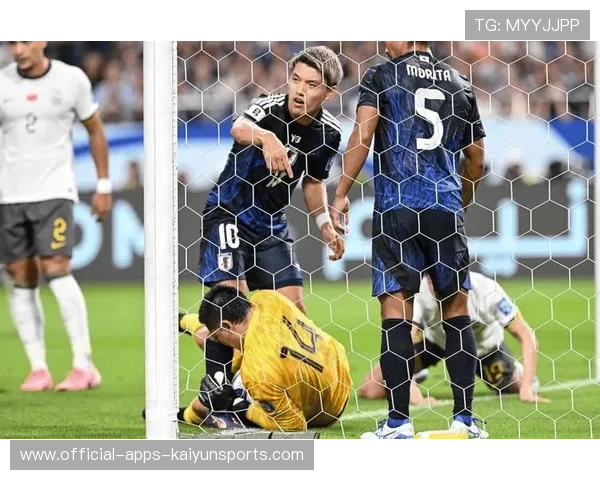 足球门将连续八次扑救堪称奇迹