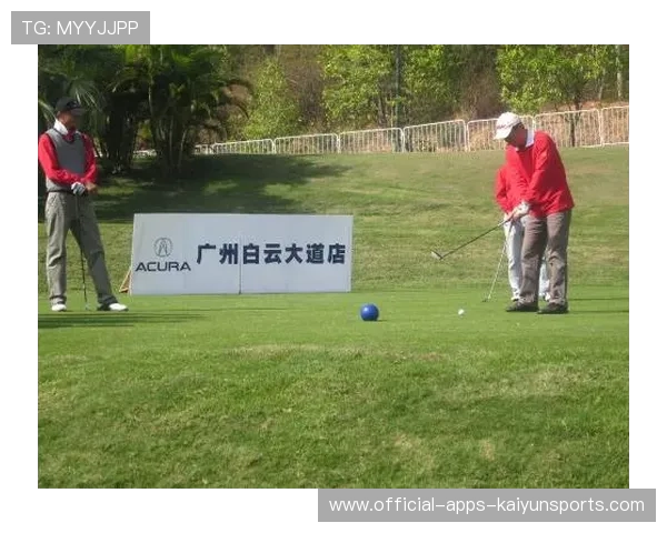 高尔夫一杆进洞现场庆典，球迷尖叫