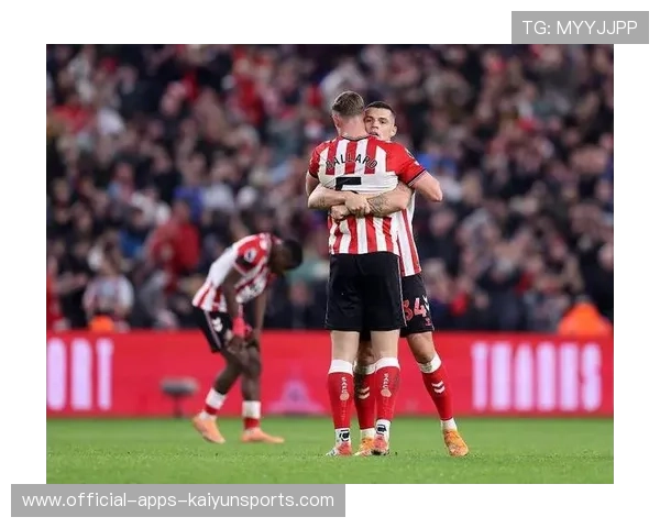 阿森纳惨遭读秒绝平，阿尔特塔怒摔水瓶