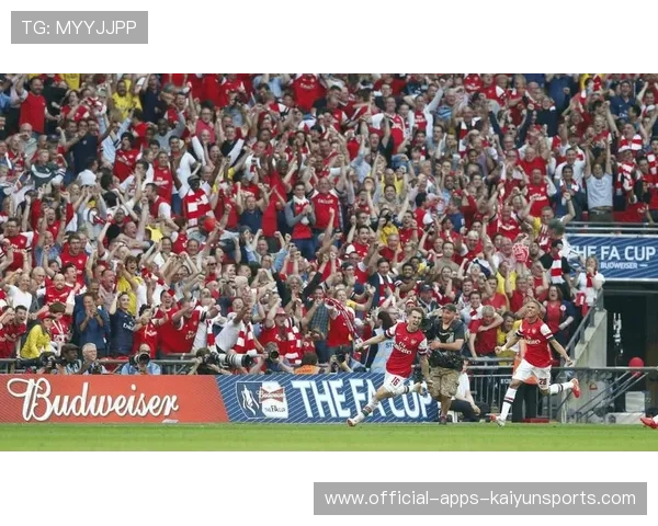 利物浦关键战取胜，红军重返榜首行列，利物浦红军和中国红军